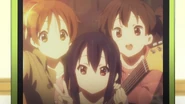 Ui, Azusa and Jun take a group picture.