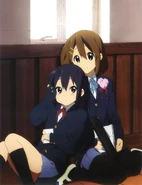 A teary Azusa alongside the graduating Yui.