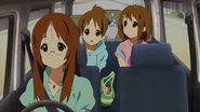 Ui and Yui in Sawako's car.