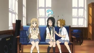 Mio and Ritsu wonder about Tsumugi.