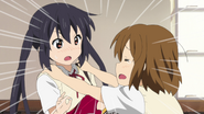 Yui begs Azusa for help.