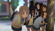 Tsumugi encourages the others to start following Sawako.