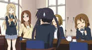 Azusa is shocked that Sawako drinks tea with everyone.