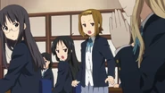 Mio and Ritsu being suspicious of Mugi.png (1.6 MB) Fūko wondering about Tsumugi's ominous statement.