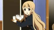 Studio tea.png (1.46 MB) Tsumugi prepares tea for everyone in the studio.