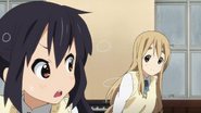 Azusa is "mind-read" by Mugi.