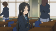 Mio sitting in her new class while not knowing anybody.