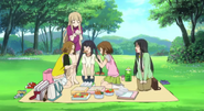 Mio tells the others to stop goofing around with Azusa