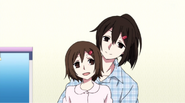 Ayano con su madre