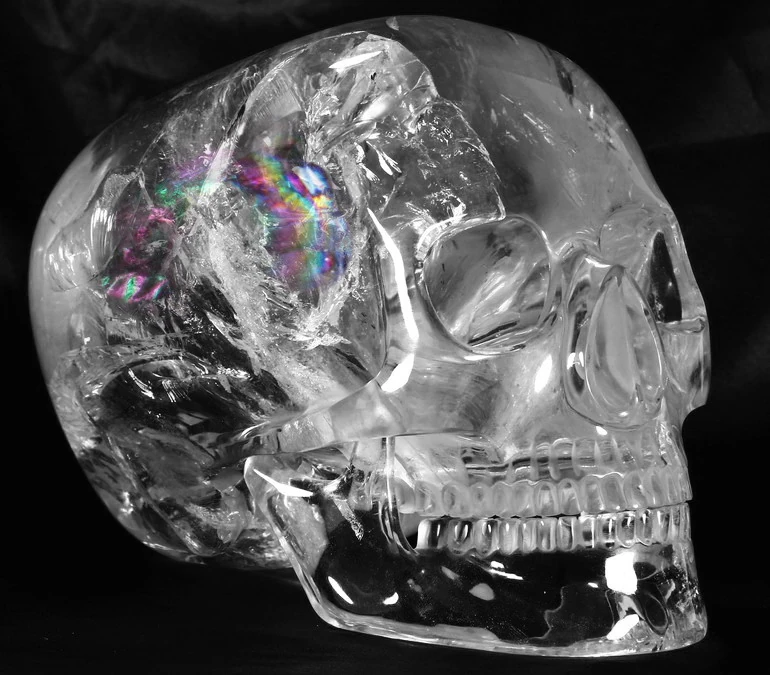 удивительные артефакты древности. хрустальный череп майя. артефакт (археология). современные артефакты. антикитерский механизм 1901.