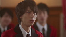 Ryota happy to show Yumeko the school