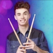 Алекс Альварес