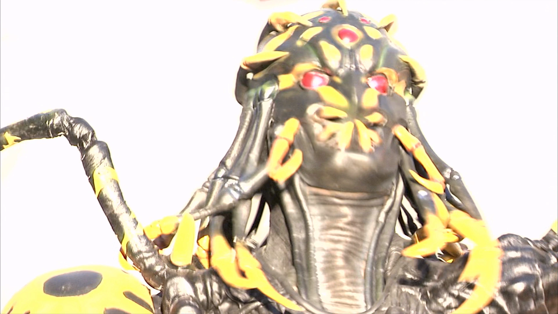 かぶとセット。 五月人形「桃色雛菊の兜（収納タイプ）」｜五月人形の通販 ふらここ