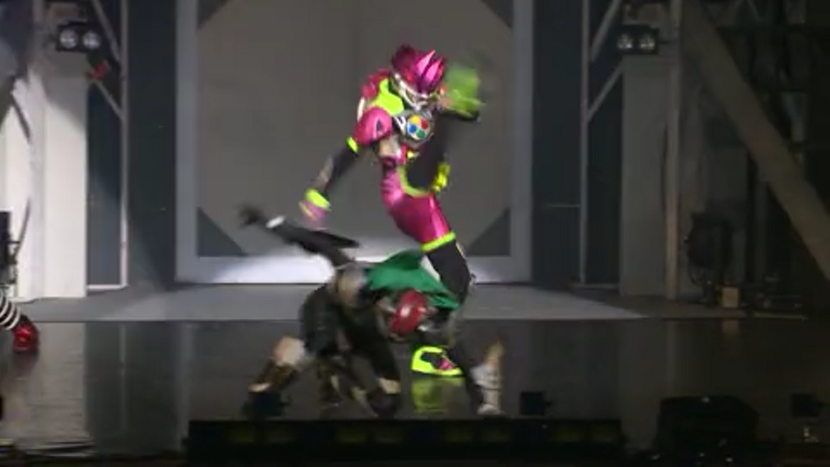 境界戦機 HG 特大型装甲特殊運搬車【5062021:4573102620217】