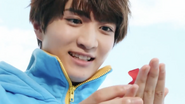 Shoma receiving a Kuuga Gochizo by Legend