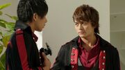 Kaito gives a mass production Sengoku Driver