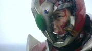 Garren's mask partially damaged by Giraffa Undead with Tachibana's face partially exposed.