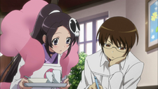 Elsie looks at Keima's work