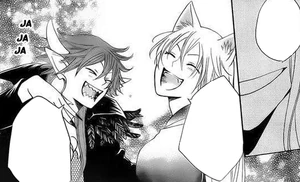 Akura y Tomoe riéndose ante la posibilidad de Tomoe enamorado de una humana.