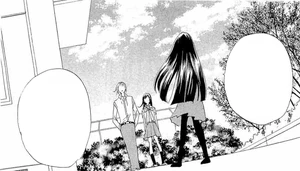 Kayako proponiéndole a Tomoe trabajar juntos.