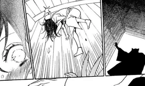 Tomoe lanza bruscamente a Nanami al interior de una casa en la montaña.