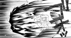 Tomoe salva a Jirou y a Nanami de morir a manos del Raijiuyuu.