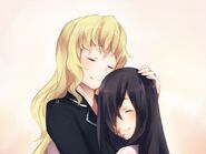 Lilly abraza maternalmente a Hanako.