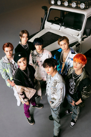 JOHNNY, TAEYONG, MARK, HENDERY, JENO, YANGYANG, and SUNGCHAN promoting 'Misfit'.