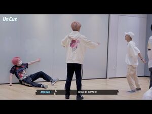 -Un Cut- Take -4｜‘Hello Future’ Dance Practice Behind the Scene