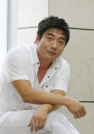 Park Won-sang als Han Chul-ho