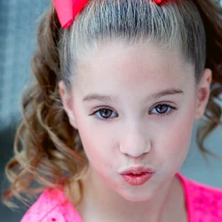 Mackenzie Ziegler Oxyjen Fotoshooting