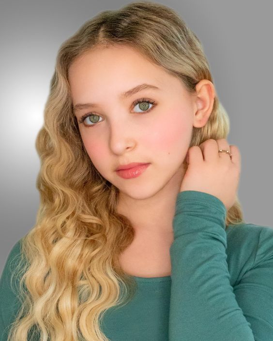 Lilliana Ketchman Mackenzie Ziegler Wiki Fandom