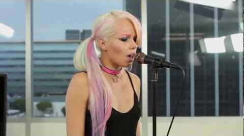 Kerli - Love Me or Leave Me (Live at ClevverMusic)