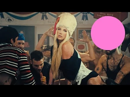 Kesha_-_BOY_CRAZY._(Official_Music_Video)-2