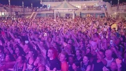 Kesha_-_Rainbow_(Singalong)