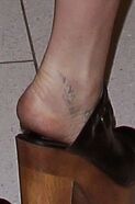 Kesha-feather-foot-tattoo~3