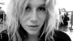 Ke$ha-_Oklahoma_Show_Update