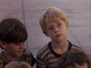 Macaulay-Culkin-My-Girl-1991-01-my-girl-1991-26395014-720-540.jpg (34 KB)