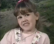 Shira Roth.jpg (309 KB) Shira in the song "And the Green Grass Grows All Around" in Play Along Songs