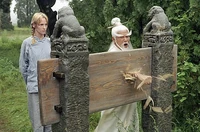Pai Mei demonstrating the punch to Beatrix.