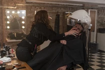 3x06-35 Villanelle Romanian minister kill.jpg (1.82 MB)