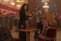 3x08-38 Villanelle Eve dance