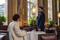 3x07-3 Mo Carolyn restaurant.jpg (1.33 MB)