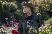 3x04-26 Villanelle Bertha garden.jpg (727 KB)