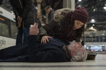 3x07-59 Eve Konstantin heart attack.jpg (1.92 MB)