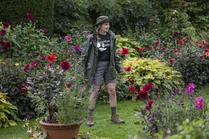 3x04-29 Villanelle Bertha chase.jpg (2.03 MB)