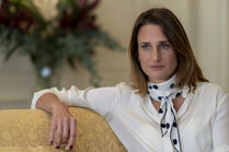 3x06-3 Helene promotion celebration.jpg (1.23 MB)