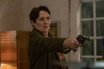 3x08-46 Carolyn gun.jpg (2.39 MB)