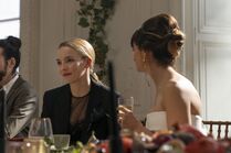 3x01-9 Villanelle Maria wedding