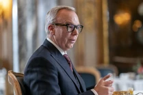 3x04-37 Paul breakfast.jpg (1.18 MB)